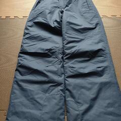 女性スキーウェアの画像