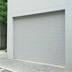 シャッターにカッティングシート安く貼ってくれる所教えて下さい。