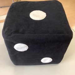 サイコロ型踏み台(黒)の画像