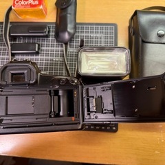 キヤノン Canon EOS 1000QDのカメラ本体とレンズなどの豪華セットの画像