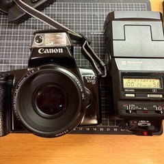 キヤノン Canon EOS 1000QDのカメラ本体とレンズなどの豪華セットの画像