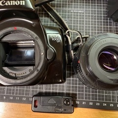キヤノン Canon EOS 1000QDのカメラ本体とレンズなどの豪華セットの画像