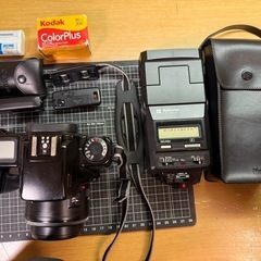 キヤノン Canon EOS 1000QDのカメラ本体とレンズな...