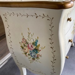 ディズニー風アンティーク棚の画像