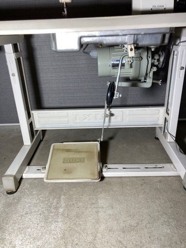 JUKI 工業用ミシン DDLｰ5580
N 一本針本縫い  通電確認済み 動作確認済み 部品取りも可  