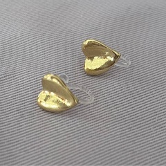  受付終了　ハート型のピアス風イヤリング