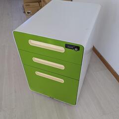 スチールキャビネット