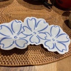 少し傷あり　お皿セット
の画像