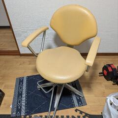 美容室で使われていたイスの画像