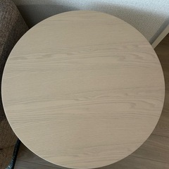 IKEA 空気清浄機テーブルの画像