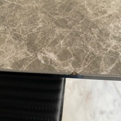 ダイニングテーブルの画像