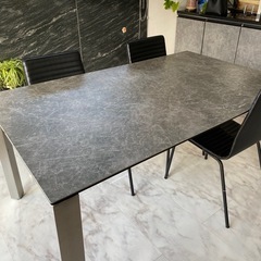 ダイニングテーブル