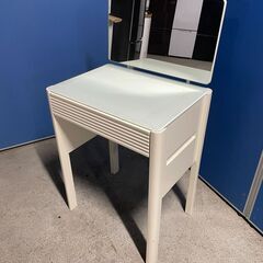 【美品】ドレッサー 白系 お洒落 ガラス天板 引き出し付き 良品...