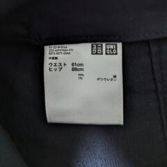 UNIQLO ブラック タイトスカート ボタン付きの画像