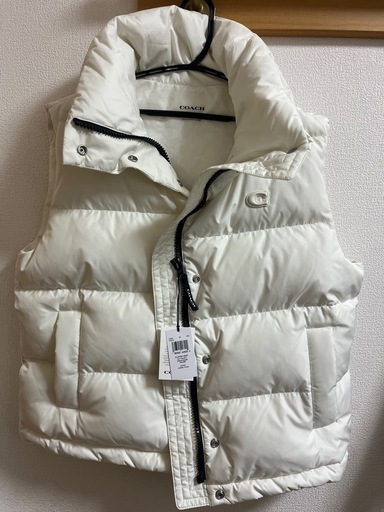 新品　コーチ　ダウンベスト