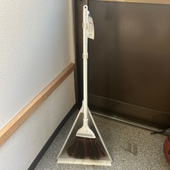 ちりとりとほうきのセットの画像