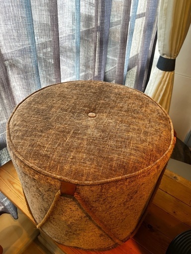 不要の為格安でお譲りします。座面が大きく座りやすいスツール