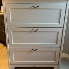 白い3段キャビネット