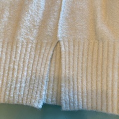セーター　アイボリー　スリットの画像