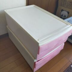 衣装ケース2つの画像
