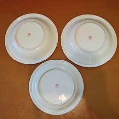 ぶどうとさくらんぼのデザイン皿 
3枚セットの画像