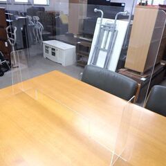 新札幌◆テーブル用アクリルパーテーション4枚セット◆ 幅900mm×高さ600mm 脚付き 感染症対策 飛沫防止  No.3100の画像