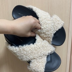 アーバンリサーチドアーズ　厚底ファーサンダル