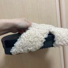 アーバンリサーチドアーズ　厚底ファーサンダルの画像