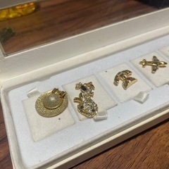 宝石 ブローチの画像