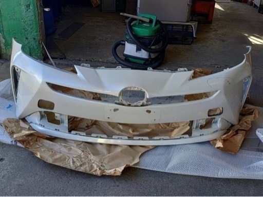 プリウス　フロントバンパー　中古品