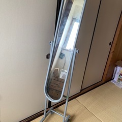 　全身が映る鏡　キャスター付き
