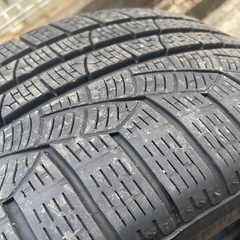 ピレリ4本セット オールシーズンタイヤ 235/50 R17 の画像