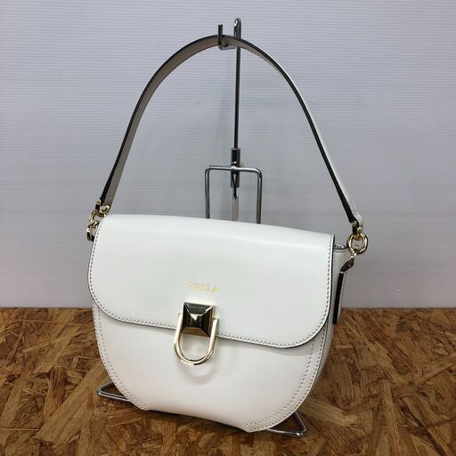 【A311】フラップショルダーバッグ FURLA ホワイト