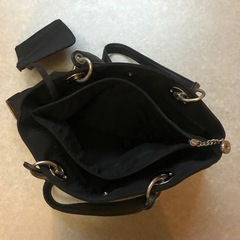 黒カバンの画像