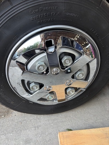 いすゞエルフ17.５インチ6ケツ用、納車外し