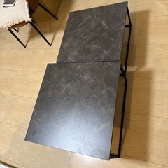 大理石調のテーブル