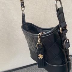 最終値下げ　小物バック 金色チェーンの画像
