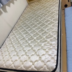 シングルマットレスとベッド