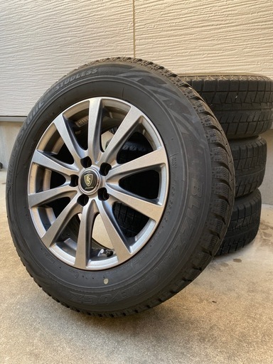 スタッドレスタイヤ　プリウス