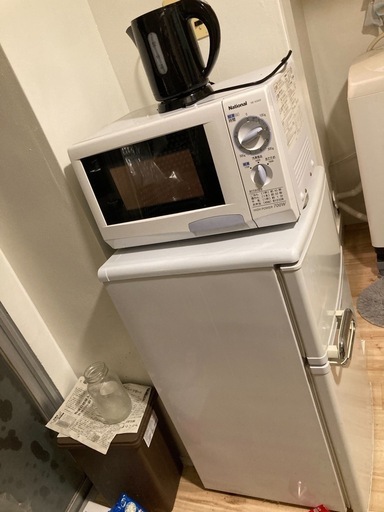 冷蔵庫：2000円ケトル：700電子レンジ：2000円