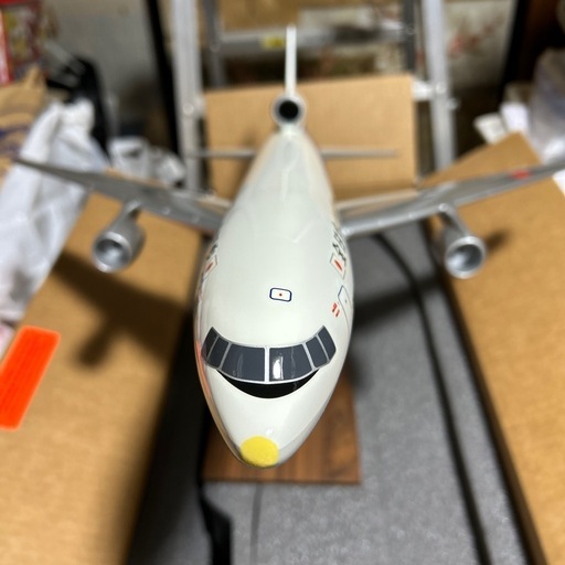 全日空商事のパックミン製　1/100全日空L-1011トライスターデスクトップモデル