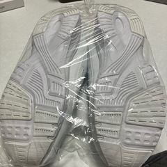 新品　白スニーカー　27cmの画像