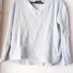女性のみの引き渡し👩春物ニットを2枚で900円の値段で売ります‼️の画像