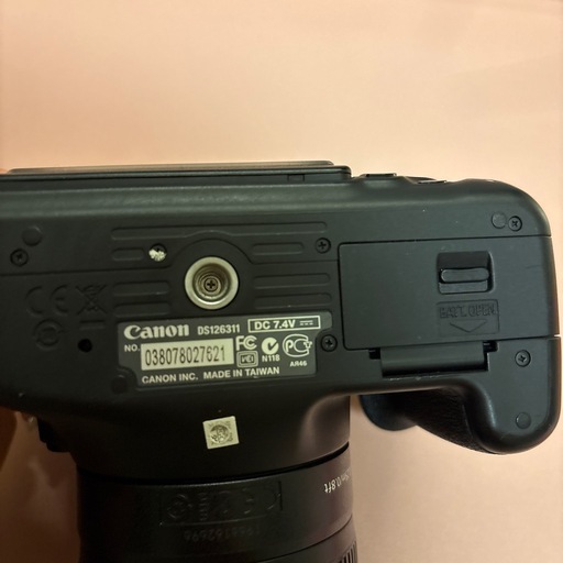 Canon EOS 600D バッテリー2つ＆バッグ付き！