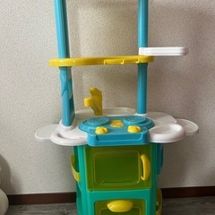 プラスチック製のおままごとキッチン