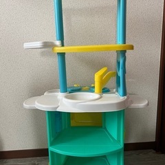 プラスチック製のおままごとキッチンの画像