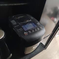 アイリスオオヤマの黒い炊飯器