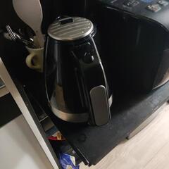 デロンギの黒い電気ポット