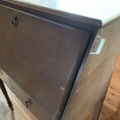 アンティーク家具2  開き机　収納家具　レトロ　傷、落書き、他汚れ多数ですの画像