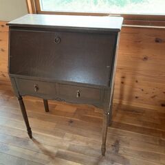 アンティーク家具2  開き机　収納家具　レトロ　傷、落書き、他汚れ多数ですの画像